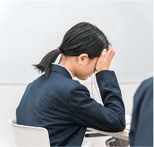 会社で頭痛になった女性